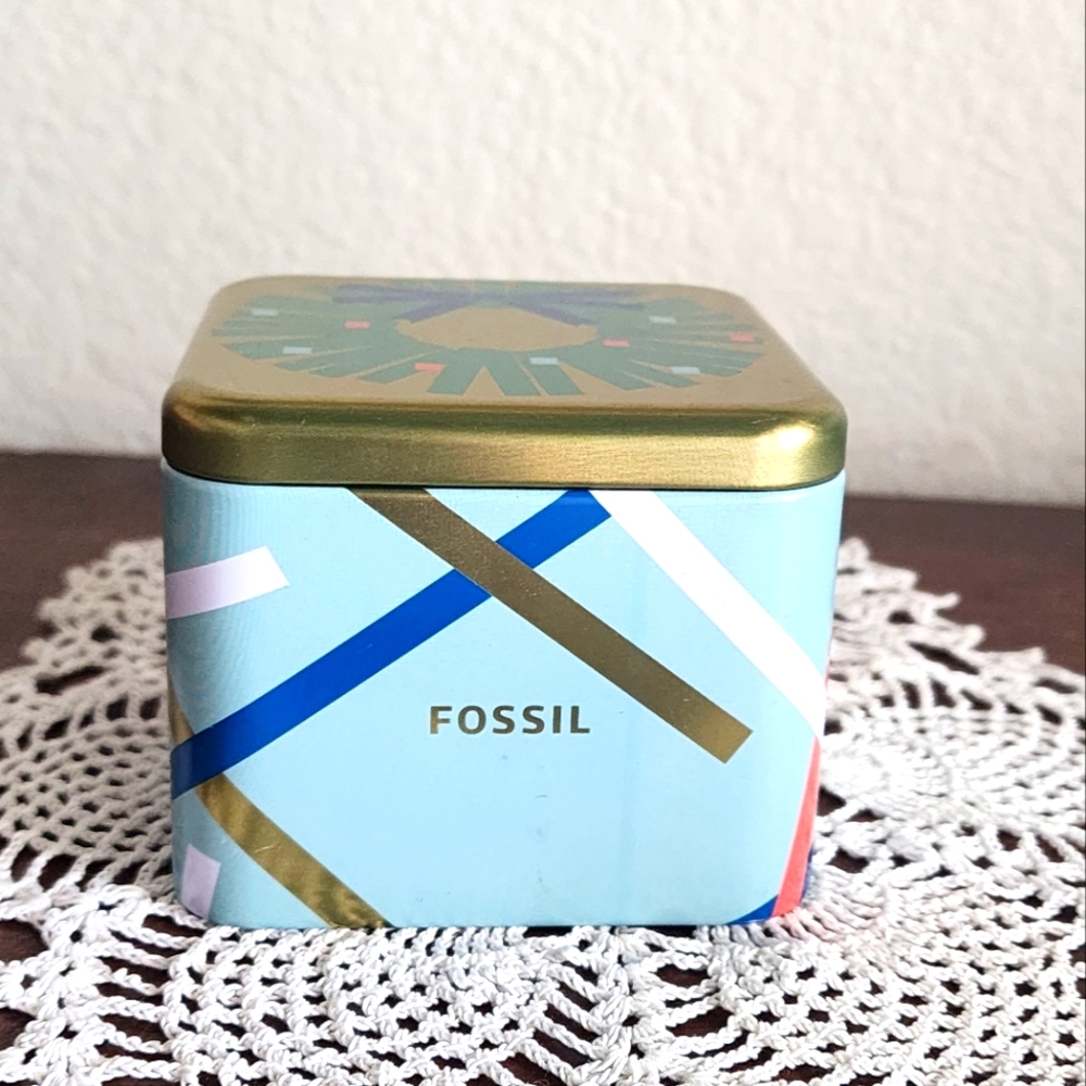 Fossil Watch Box Tin Retro Themed Collectible 2014 Anniversary Christmas Wreath